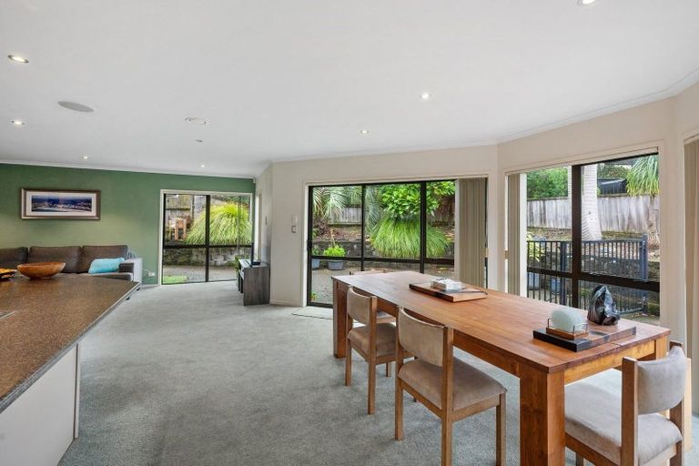 Photo of property in 60 Cabeleigh Drive, Helensville, 0800