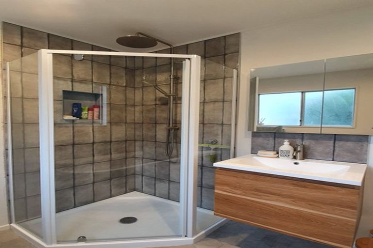 Photo of property in 2/152 Broderick Road, Johnsonville, Wellington, 6037