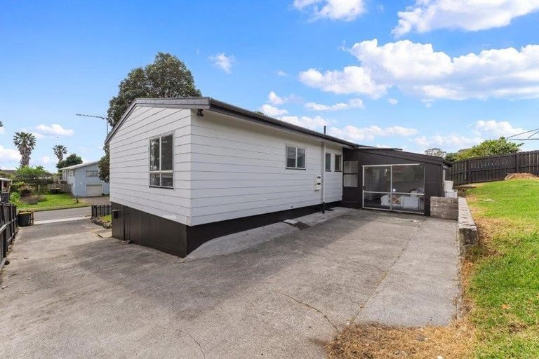 Photo of property in 7 Aden Place, Clendon Park, Auckland, 2103