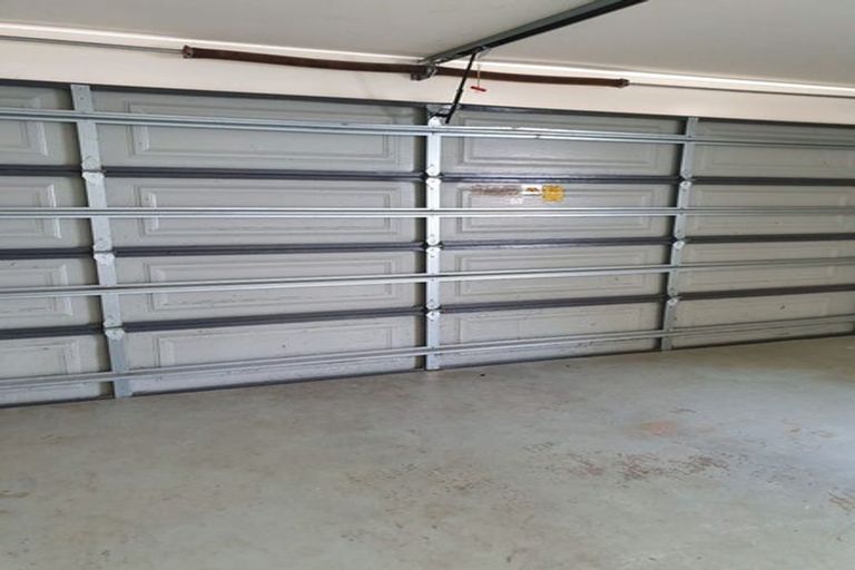 Photo of property in 52b Royal View Road, Te Atatu South, Auckland, 0610