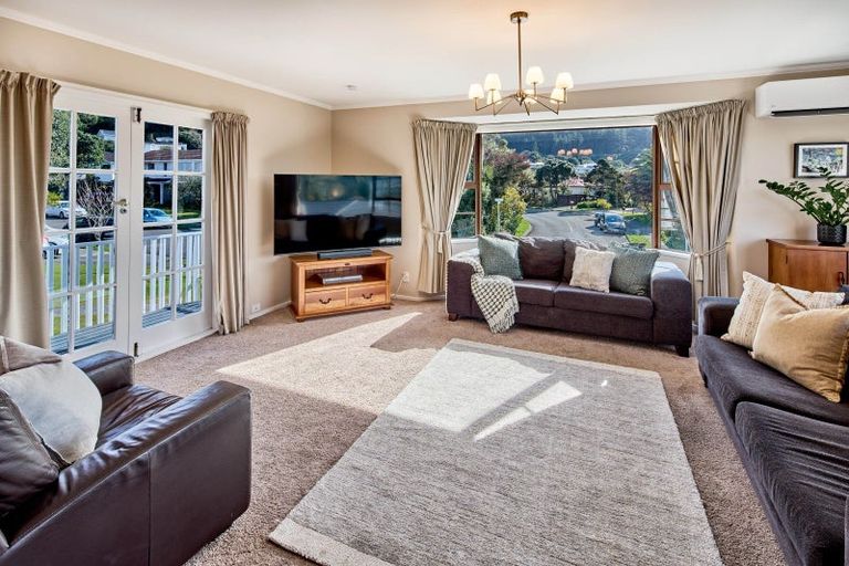 Photo of property in 8 Balliol Drive, Tawa, Wellington, 5028