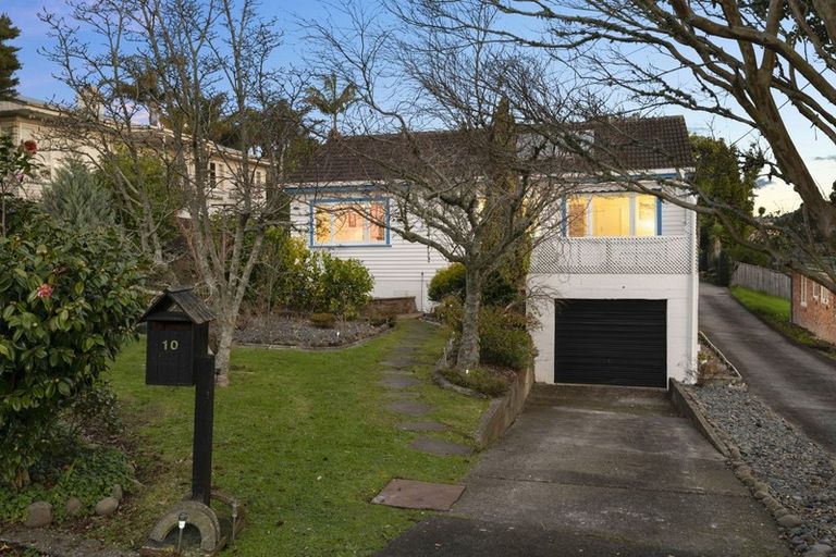 Photo of property in 10 Savoy Road, Glen Eden, Auckland, 0602