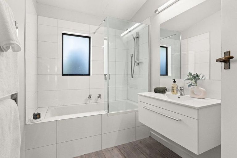 Photo of property in 9 Busby Hill, Havelock North, 4130