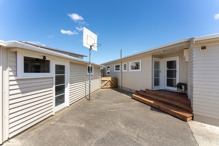 Photo of property in 8 Essex Place, Milson, Palmerston North, 4414