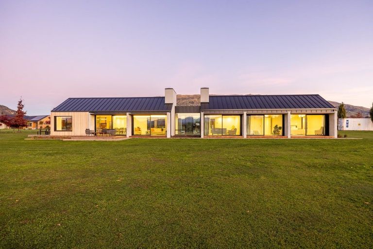 Photo of property in 10 Little Orchard Way, Wanaka, 9382