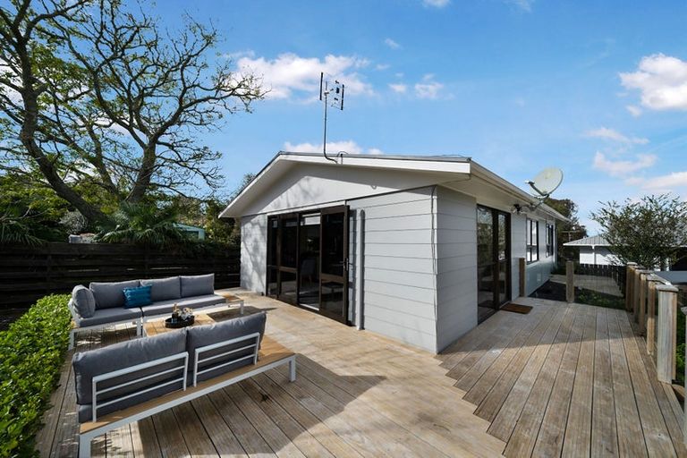 Photo of property in 1/14 Moxham Grove, Massey, Auckland, 0614