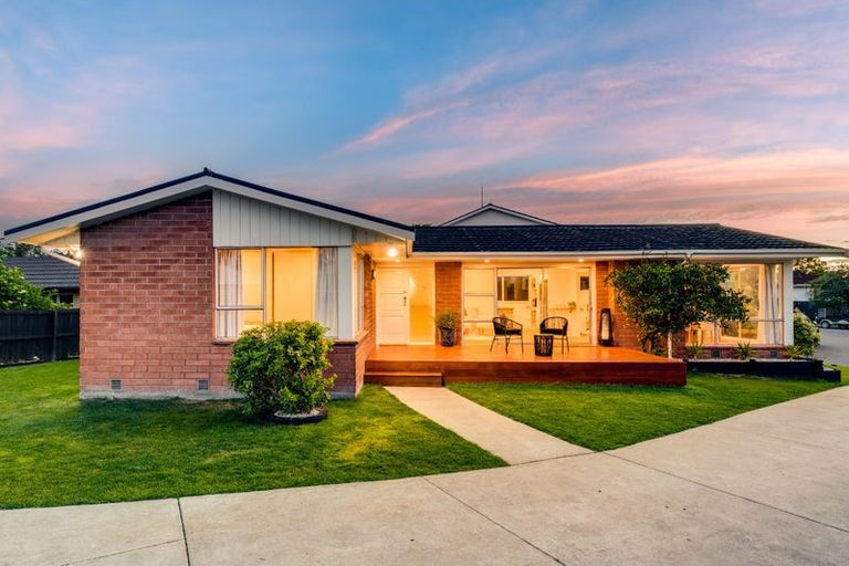 Photo of property in 6 Larkhill Place, Russley, Christchurch, 8042