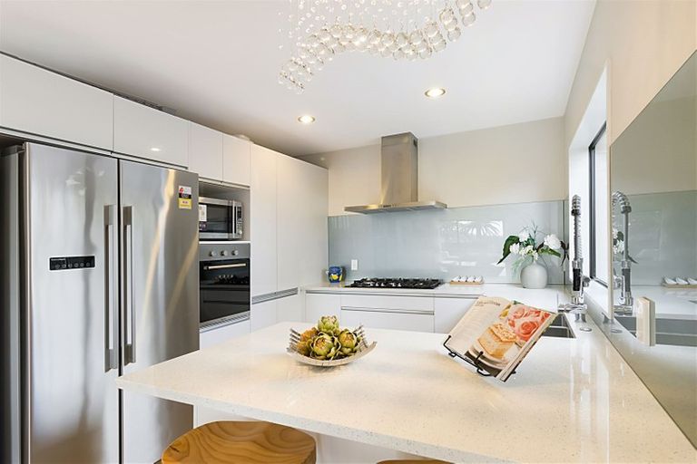 Photo of property in 105 Lincoln Park Avenue, Massey, Auckland, 0614