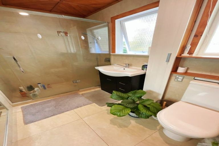 Photo of property in 194a Onewa Road, Birkenhead, Auckland, 0626