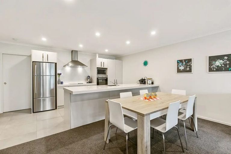 Photo of property in 51 Popokatea Drive, Takanini, 2112