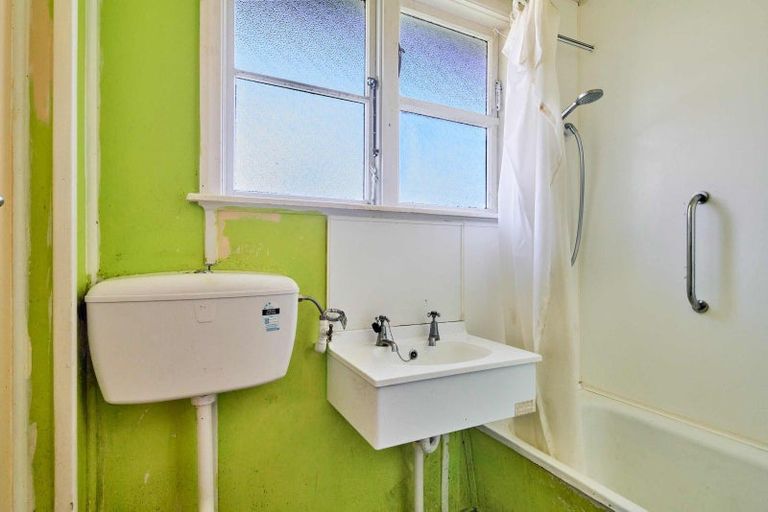 Photo of property in 4 Reuben Grove, Naenae, Lower Hutt, 5011