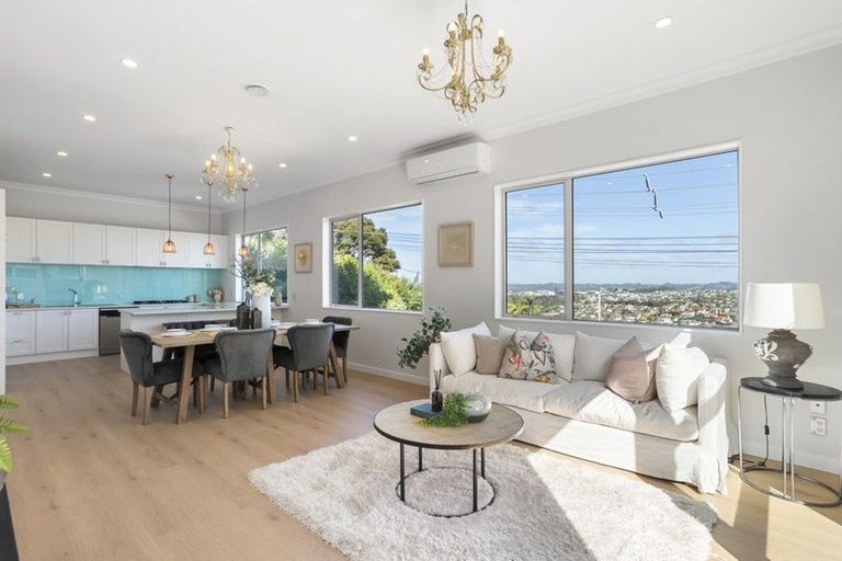 Photo of property in 517 East Coast Road, Murrays Bay, Auckland, 0630