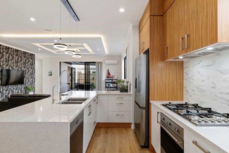 Photo of property in 4 Poutawa Lane, Clarks Beach, 2122