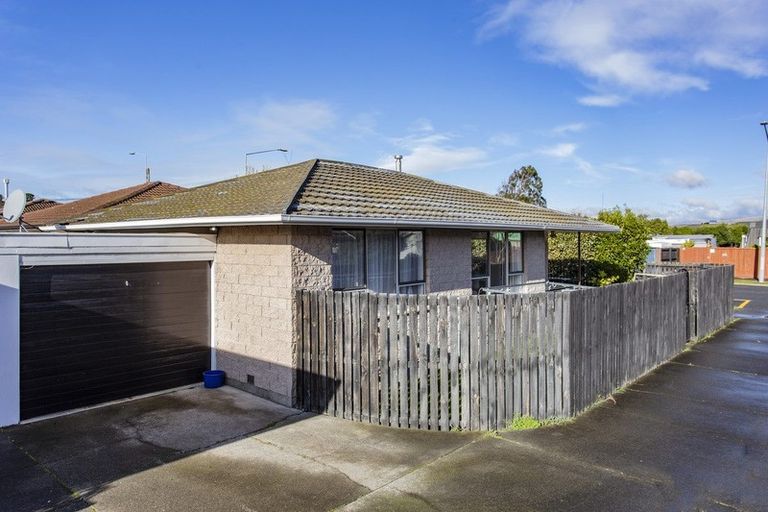 Photo of property in 1/4 Queenspark Drive, Parklands, Christchurch, 8083