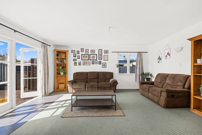 Photo of property in 73a Awaroa Road, Helensville, 0800