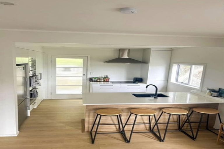 Photo of property in 80 Mana Esplanade, Paremata, Porirua, 5026