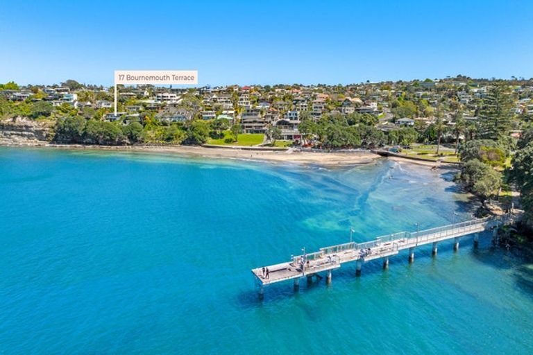 Photo of property in 17 Bournemouth Terrace, Murrays Bay, Auckland, 0630