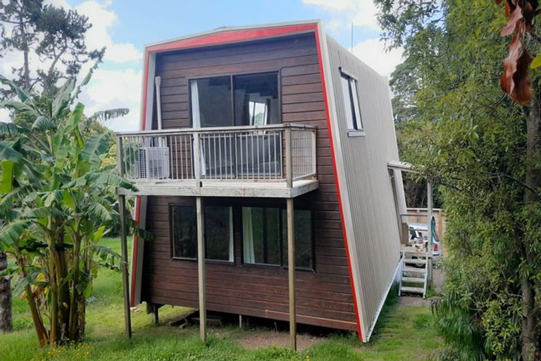 Photo of property in 18 Edgerton Road, Te Atatu Peninsula, Auckland, 0610