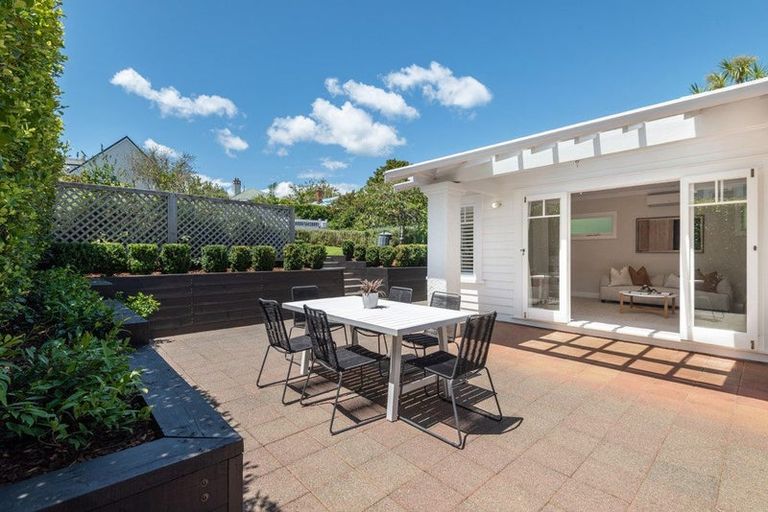 Photo of property in 7a North Avenue, Narrow Neck, Auckland, 0624
