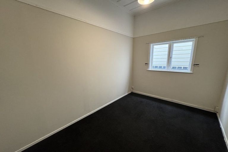 Photo of property in 2a Russell Terrace, Newtown, Wellington, 6021