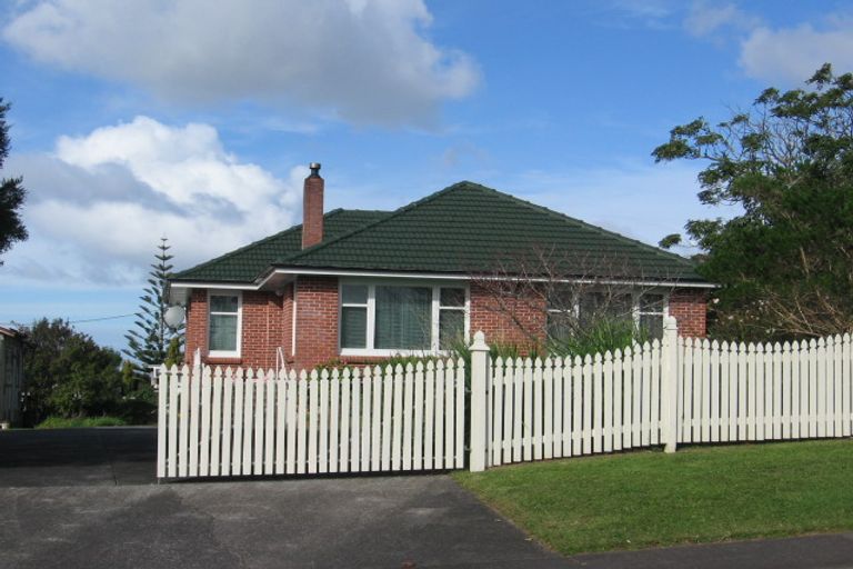 Photo of property in 57 Taioma Crescent, Te Atatu Peninsula, Auckland, 0610