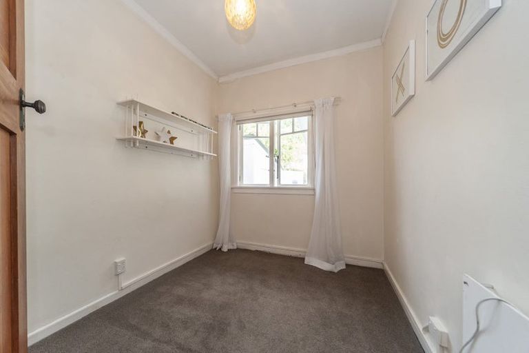 Photo of property in 281 Queens Drive, Lyall Bay, Wellington, 6022