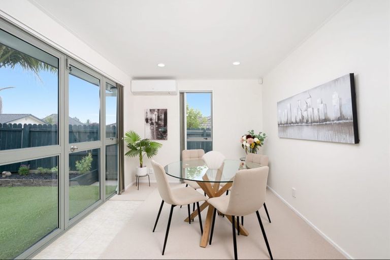 Photo of property in 28 Heversham Place, Glendene, Auckland, 0602