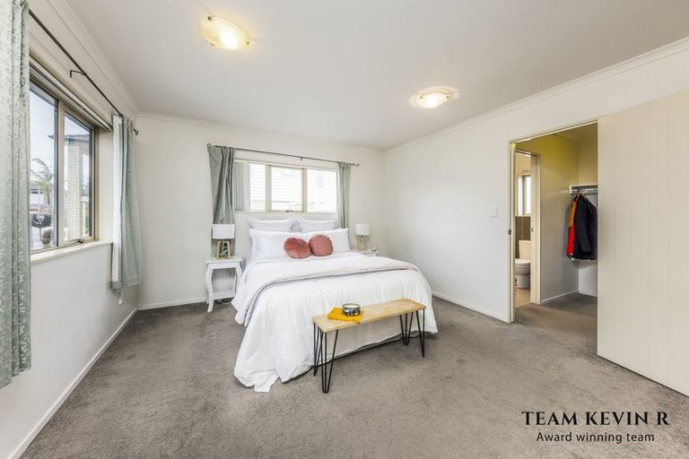 Photo of property in 3 Kirikiri Drive, Papakura, 2110