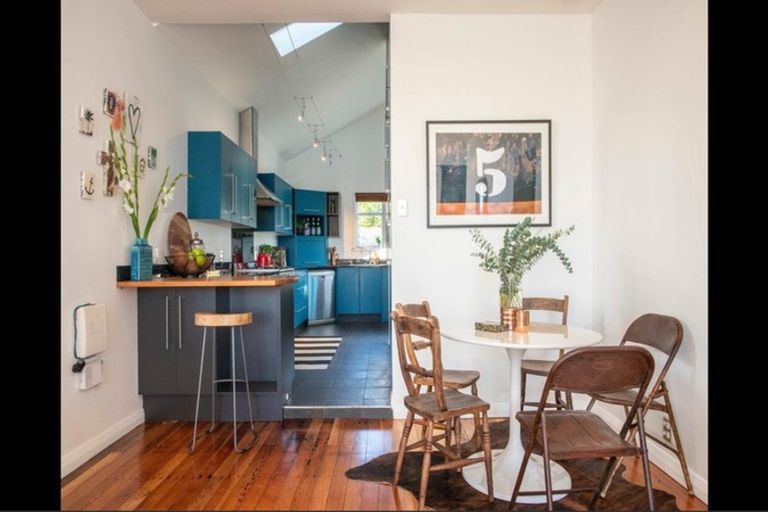 Photo of property in 28 View Road, Houghton Bay, Wellington, 6023