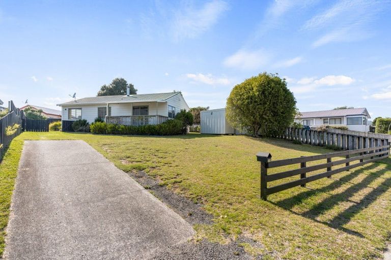 Photo of property in 135 Mayfair Avenue, Whangamata, 3620