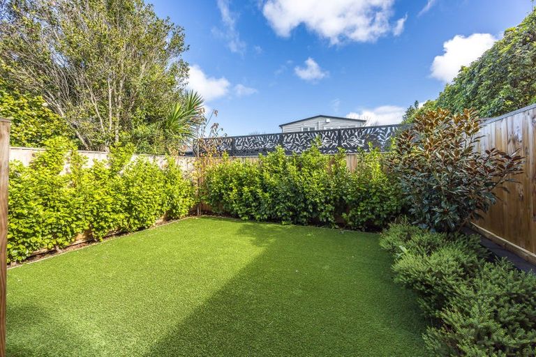 Photo of property in 11/10 Fathom Place, Te Atatu Peninsula, Auckland, 0610