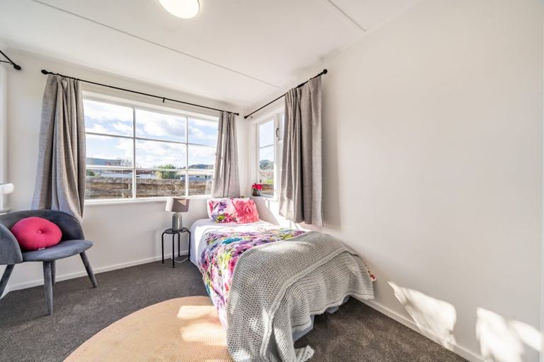 Photo of property in 25 Poole Street, Taita, Lower Hutt, 5011