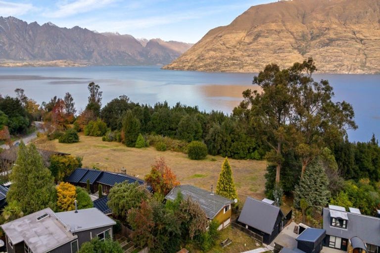 Photo of property in 2/83 Arawata Terrace, Sunshine Bay, Queenstown, 9300