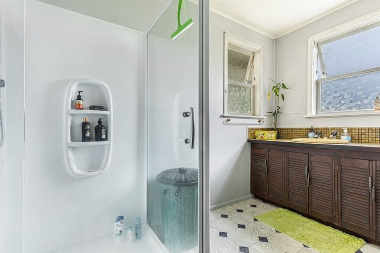 Photo of property in 18 Lilburn Crescent, Massey, Auckland, 0614