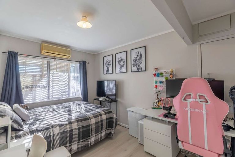 Photo of property in 23 Flaunty Place, West Harbour, Auckland, 0618