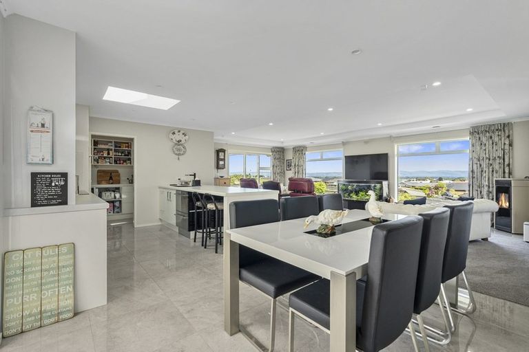 Photo of property in 32 Macdonald Heights, Feilding, 4702