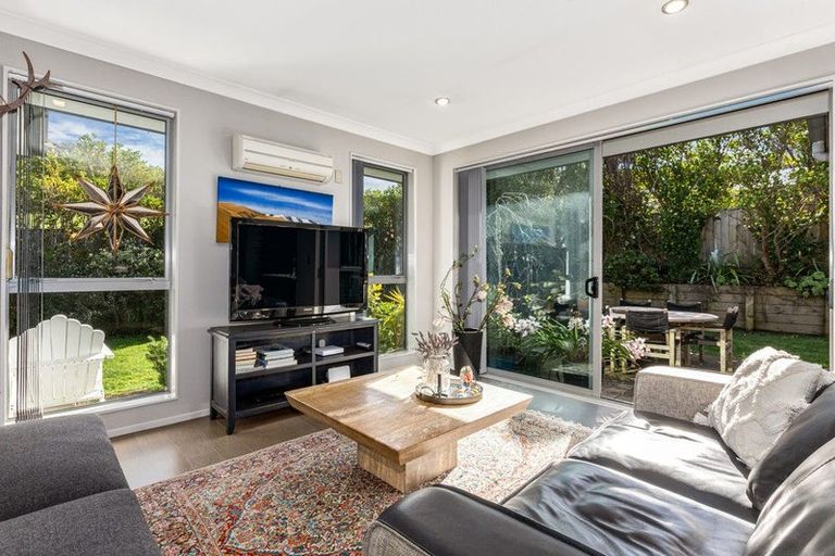 Photo of property in 64 Aotea Drive, Aotea, Porirua, 5024