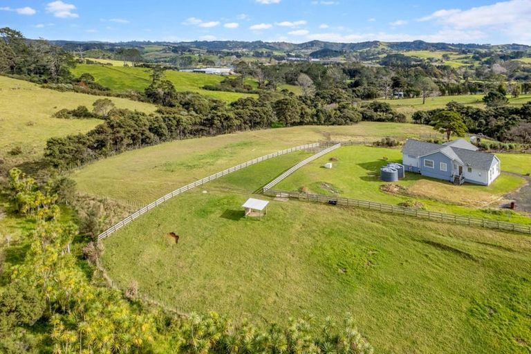 Photo of property in 252 Amreins Road, Taupaki, 0782
