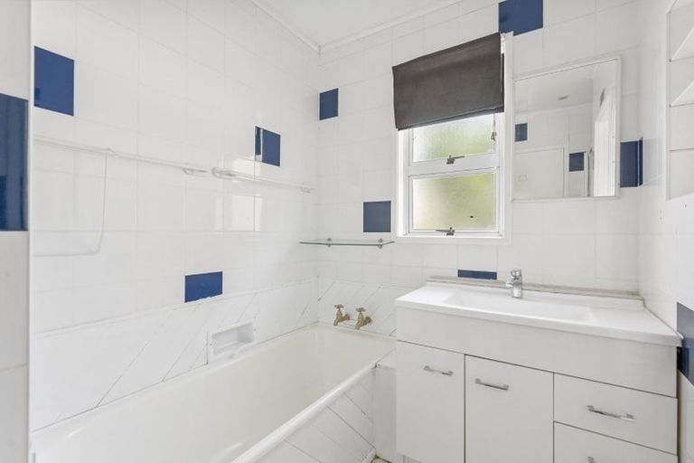 Photo of property in 7 Nielsen Place, Massey, Auckland, 0614