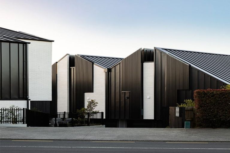 Photo of property in 3/90 Picasso Drive, West Harbour, Auckland, 0618