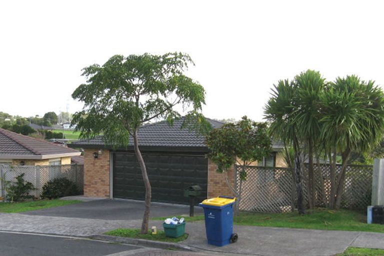 Photo of property in 21 Ginders Drive, Massey, Auckland, 0614
