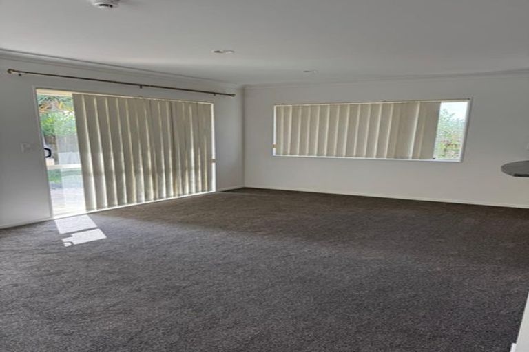 Photo of property in 124 Charles Prevost Drive, The Gardens, Auckland, 2105