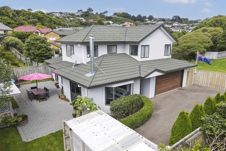 Photo of property in 203 Westchester Drive, Churton Park, Wellington, 6037