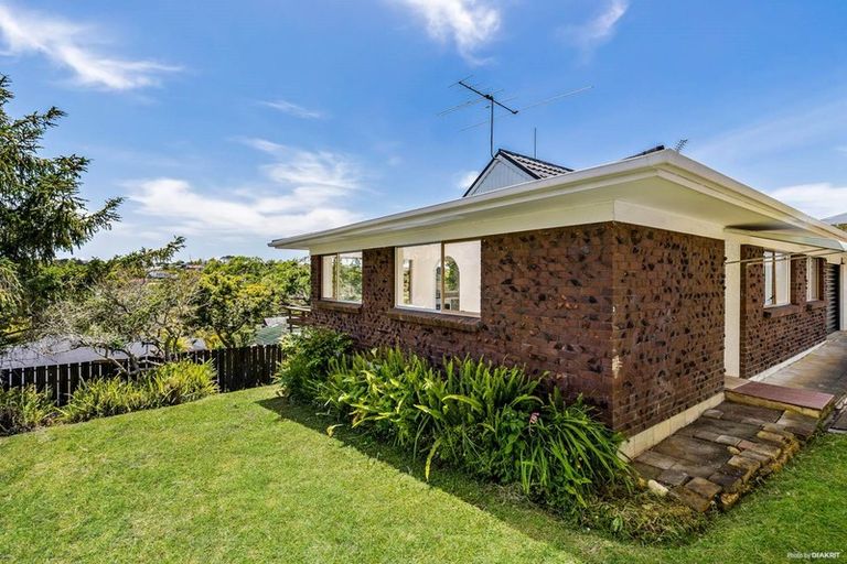 Photo of property in 2/12 Hollyhock Place, Browns Bay, Auckland, 0630