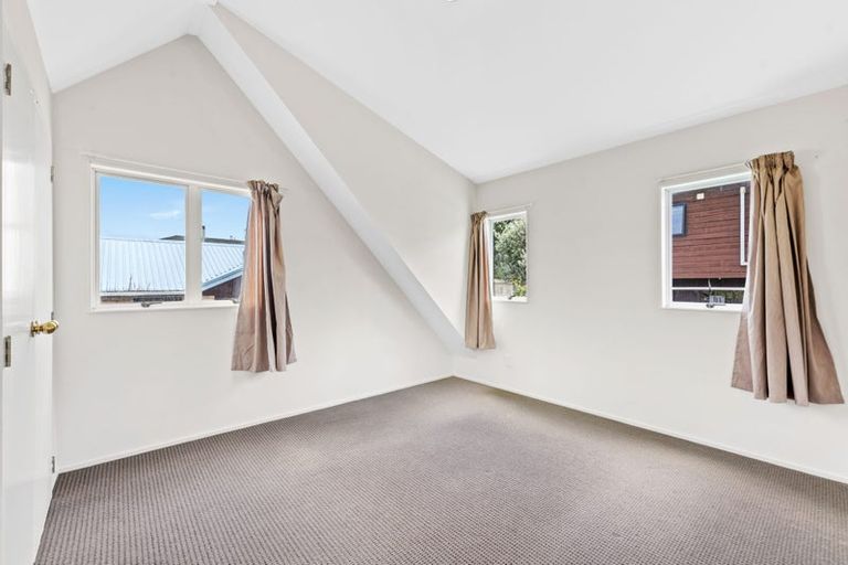 Photo of property in 30 Forest Hill Road, Henderson, Auckland, 0612