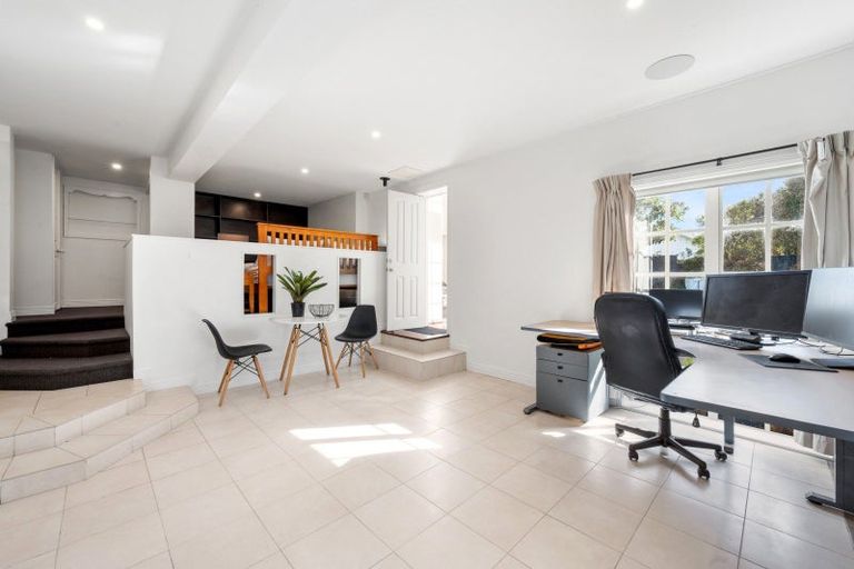 Photo of property in 8 Kerry Dell, Cockle Bay, Auckland, 2014