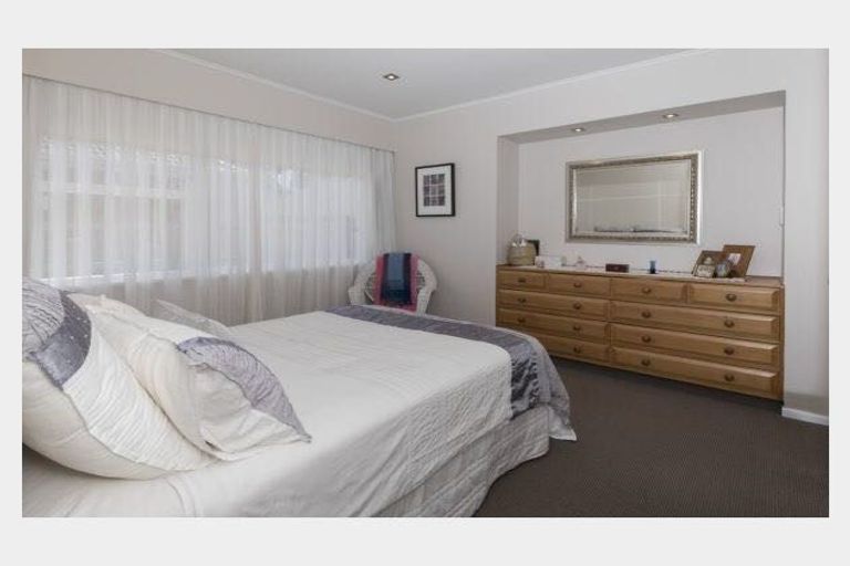 Photo of property in 39 Megan Avenue, Pakuranga Heights, Auckland, 2010