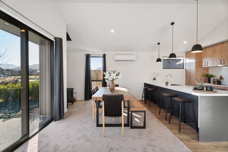 Photo of property in 5 Matakanui Lane, Wanaka, 9305