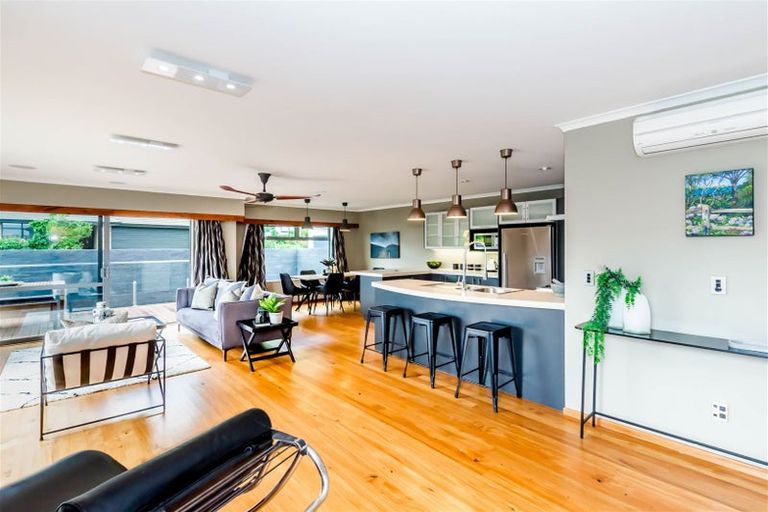 Photo of property in 10 Matuhi Street, Waikanae, 5036