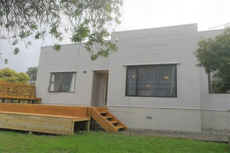 Photo of property in 5 Fowler Street, Northcote, Auckland, 0627